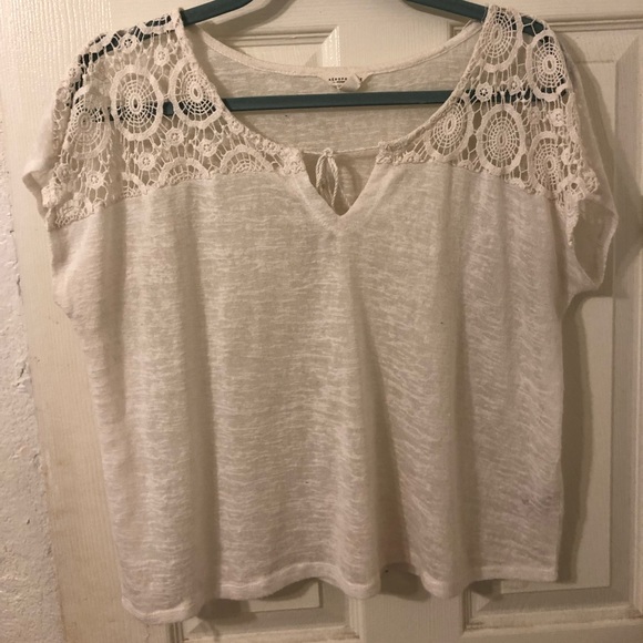 Cream top with crotchet detailing 🌷 - Picture 2 of 3